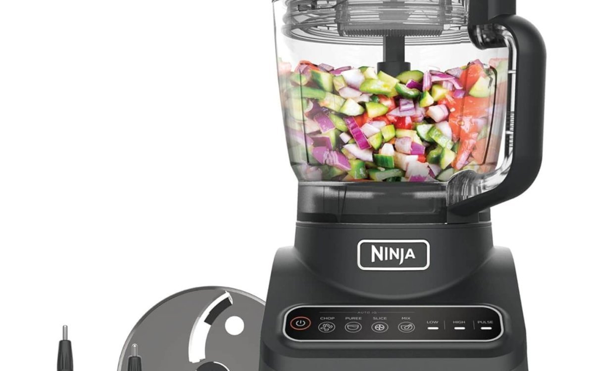 Ninja Food Processor with 4 Automatic Programs; Chop, Puree, Slice, Mix, and 3 Manual Speeds, 2.1L Bowl, Chopping, Slicing & Dough Blades, 850W, Dishwasher Safe Parts, Black 